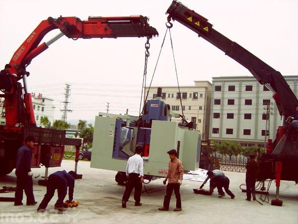 產品名稱：義烏市搬廠服務
產品型號：義烏搬廠,義烏搬家搬廠
產品規格：有多臺搬遷自卸吊、進口塔吊、叉車等重型吊裝、移位設備；其搬遷隊,拆裝工人,吊裝師傅,清潔員工都是經過專業化訓練,持證上崗的與公司簽有正式勞動合同的優秀的有責任心的職員。能細致、熟練的掌握各自的專長,以過硬的技術、優質的服務、滿意的質量、實惠的價格來回報各位新老客；如搬運鋼琴、精密儀器、大冰箱等；以及物件的打包、裝車、家私的擺放等等.搬廠服務范圍：義烏工廠整體搬遷,物料配送,大型設備吊裝移位,超大物件吊裝運輸.