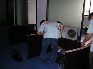 產品名稱：義烏搬家家具拆裝
產品型號：搬家家具拆裝,家具拆裝,專業拆裝家具,拆裝辦公家具,拆裝衣柜,搬家公司家具拆裝
產品規格：承接拆裝老板桌,會議桌,掛柜,床,梳妝臺,寫字臺,電視機柜,隔斷,臥室柜和衣柜,低柜,餐桌,紅木,家具等.