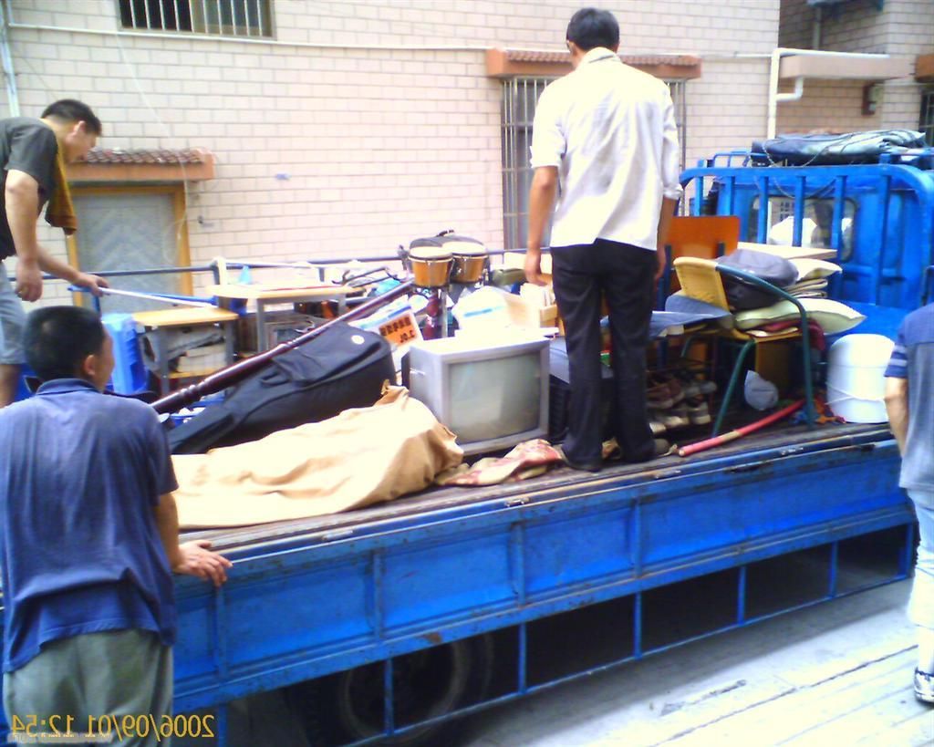 產品名稱：義烏最好的搬家公司
產品型號：義烏搬家,義烏搬家公司哪家好,義烏搬家公司
產品規格：服務項目: 1、搬家搬廠,長途運輸,小貨搬家,搬單位,工廠,醫院學校等.起重,大型機械移位. 2、空調拆裝 維修加氟；空調移機,中央空調移修；承接個企事業單位空調長年保養業務.專業從事大型企業、辦公室、工廠、寫字樓、學院搬家以及個人搬家,專業拆裝空調,專業拆裝家具,專業搬鋼琴,有著多年豐富搬場經驗！